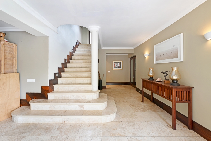 To Let 6 Bedroom Property for Rent in Constantia Western Cape